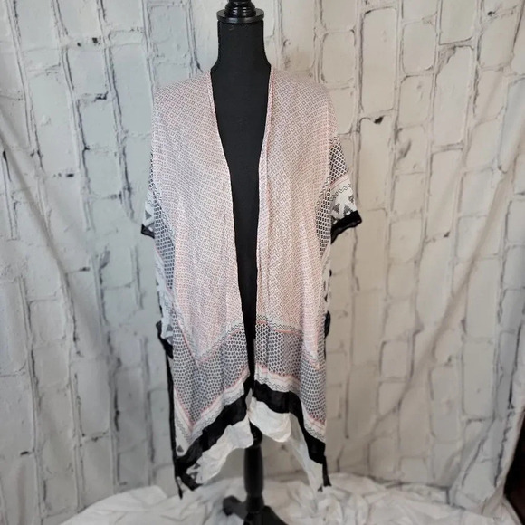 MOSS Rose | Beautiful lightweight black and pink tribal Print Kimono | one size - Picture 1 of 8